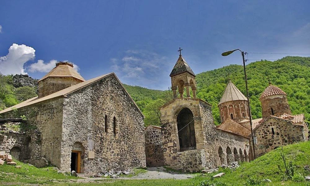 Η Γενοκτονία συνεχίζεται: Η εξαφάνιση της αρμενικής πολιτιστικής κληρονομιάς από τους Αζέρους & η Καυκάσια Αλβανία